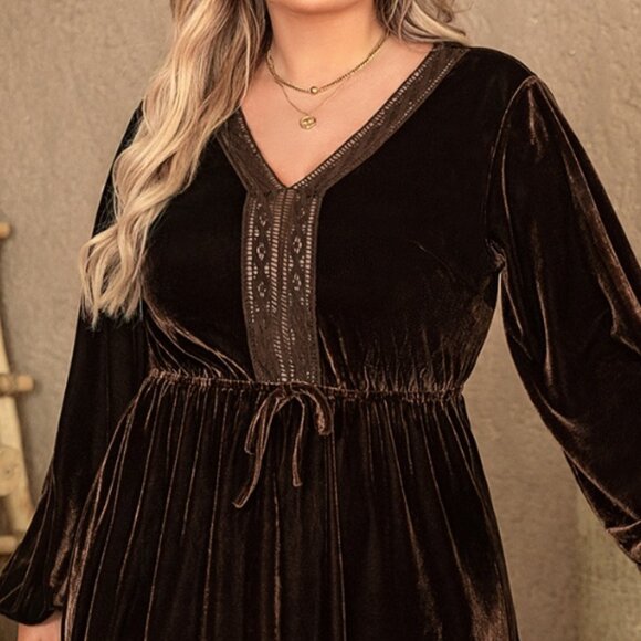 Plus Size V-Neck Balloon Sleeve Maxi Dress - Picture 4 of 8